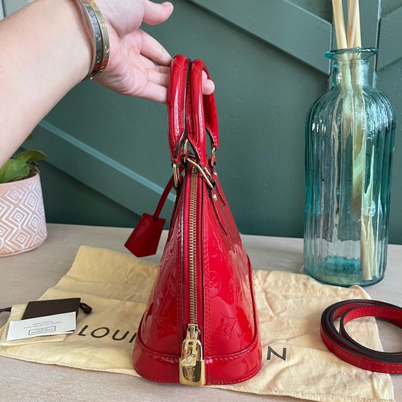 ❌SOLD❌Louis Vuitton BB Alma Vernis Red Leather Crossbody Bag - Picture 6 of 13